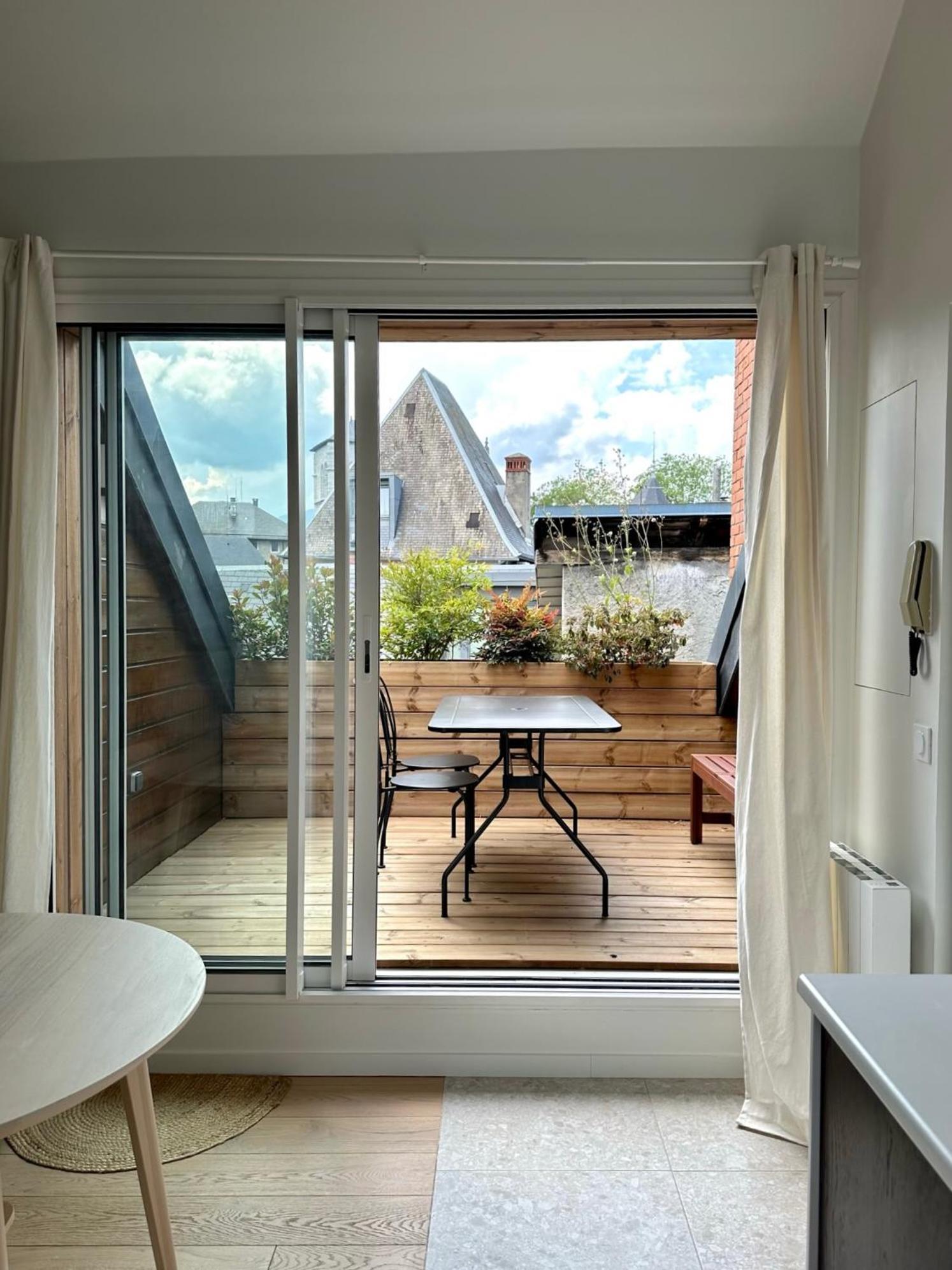 Ecrin De Calme Avec Terrasse Apartment Chambéry Exterior foto